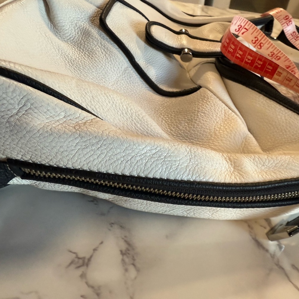 Perlina Black and White Shoulder Bag Modern Design - Picture 6 of 15
